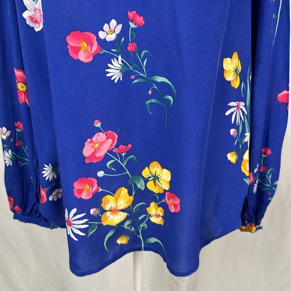 Old navy Royal blue floral print split neck top with long sleeves. - Picture 6 of 12